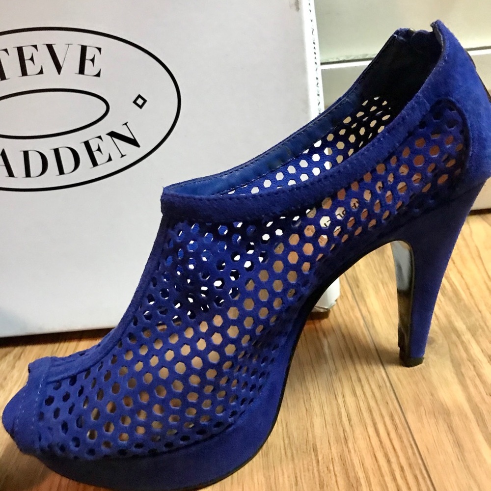 Steve Madden Hawkins Suede Heel